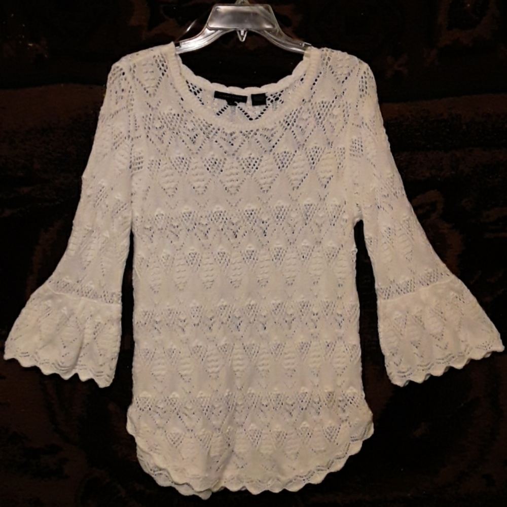 Crochet like long sleeved flare top